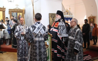 Епископ Сергий совершил уставные богослужения в 4-й день Великого поста