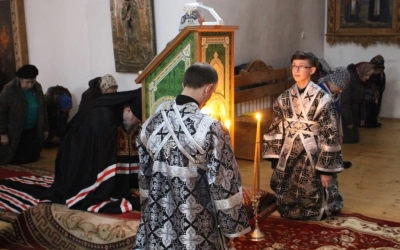 Епископ Сергий совершил уставные богослужения в 4-й день Великого поста