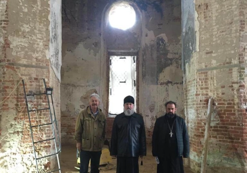 Епископ Вяземский и Гагаринский Сергий посетил с Архипастырским визитом реставрируемый храм Архистратига Михаила с. Кикино