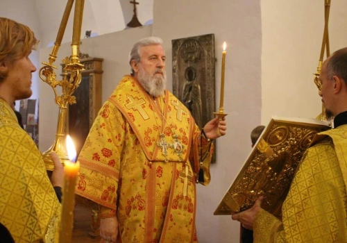 Накануне Недели 14-й по Пятидесятнице, перед Воздвижением, епископ Вяземский и Гагаринский Сергий совершил Всенощное бдение в Свято-Троицком кафедральном соборе города Вязьма