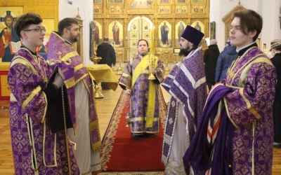 служение Епископа Сергия в день памяти Вмч. Фео́дора Ти́рона и блж. Матро́ны Московской