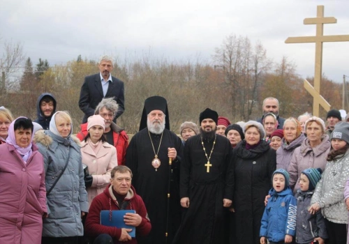Преосвященнейший Сергий, епископ Вяземский и Гагаринский совершил чин освящения закладного камня в основание нового храма во имя Святителя Спиридона Тримифунтского