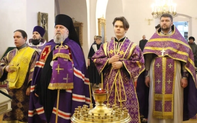 служение Епископа Сергия в день памяти Вмч. Фео́дора Ти́рона и блж. Матро́ны Московской