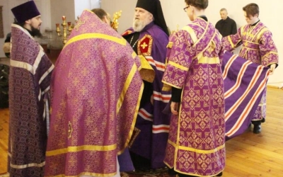 служение Епископа Сергия в день памяти Вмч. Фео́дора Ти́рона и блж. Матро́ны Московской