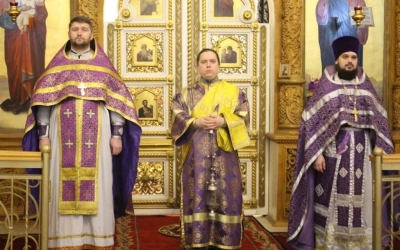 служение Епископа Сергия в день памяти Вмч. Фео́дора Ти́рона и блж. Матро́ны Московской