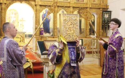 служение Епископа Сергия в день памяти Вмч. Фео́дора Ти́рона и блж. Матро́ны Московской