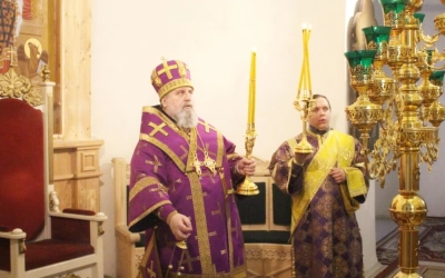 служение Епископа Сергия в день памяти Вмч. Фео́дора Ти́рона и блж. Матро́ны Московской