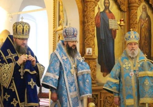 В Свято-Троицком кафедральном соборе города Вязьма состоялись торжества в честь Иверской иконы Божией Матери