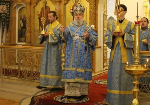 Накануне дня празднования Казанской иконе Божией Матери Епископ Вяземский и Гагаринский Сергий совершил Всенощное бдение в Свято-Троицком кафедральном соборе города Вязьма