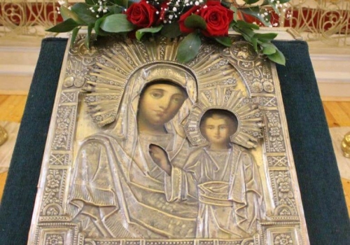 В празднование в честь иконы Божией Матери 