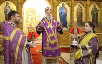 служение Епископа Сергия в день памяти Вмч. Фео́дора Ти́рона и блж. Матро́ны Московской