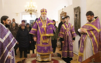 служение Епископа Сергия в день памяти Вмч. Фео́дора Ти́рона и блж. Матро́ны Московской