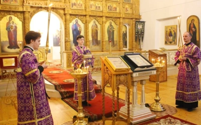 Епископ Сергий возглавил Всенощное бдение в Свято-Троицком кафедральном соборе