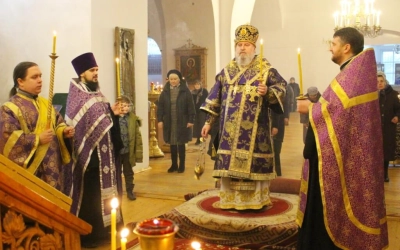 Епископ Сергий возглавил Всенощное бдение в Свято-Троицком кафедральном соборе