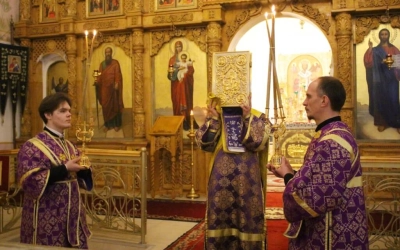 Епископ Сергий возглавил Всенощное бдение в Свято-Троицком кафедральном соборе