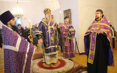 Епископ Сергий возглавил Всенощное бдение в Свято-Троицком кафедральном соборе