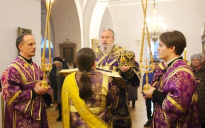Епископ Сергий возглавил Всенощное бдение в Свято-Троицком кафедральном соборе