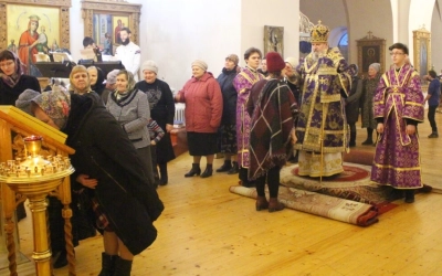 Епископ Сергий возглавил Всенощное бдение в Свято-Троицком кафедральном соборе