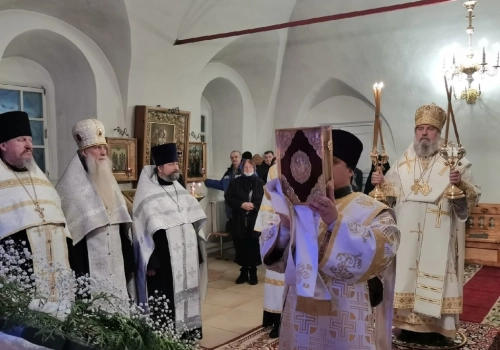 Духовенство, монашествующие и миряне Вяземской епархии поздравили владыку Сергия с Рождеством Христовым