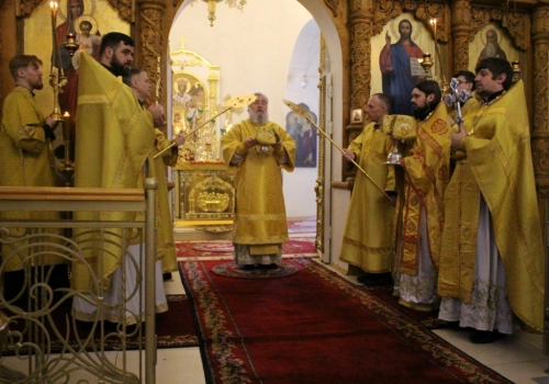 В Неделю 30-ю по Пятидесятнице, Преосвященнейший Сергий, епископ Вяземский и Гагаринский совершил Божественную литургию в Свято-Троицком кафедральном соборе города Вязьмы