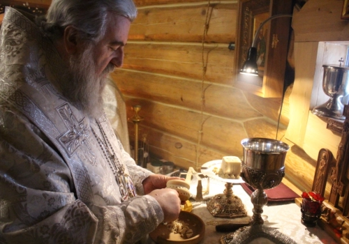 Епископ Вяземский и Гагаринский Сергий совершил Божественную литургию в Свято-Владимирском монастыре на истоке реки Днепр