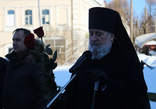Владыка Сергий посетил митинг посвященный россиянам, исполнявшим служебный долг за пределами Отечества