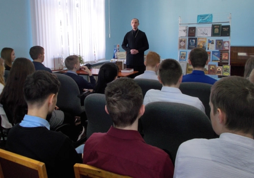 Беседа «Духовной радости сиянье» с учащимися 8 класса СОШ №3 г. Вязьма, посвященная Дню православной книги
