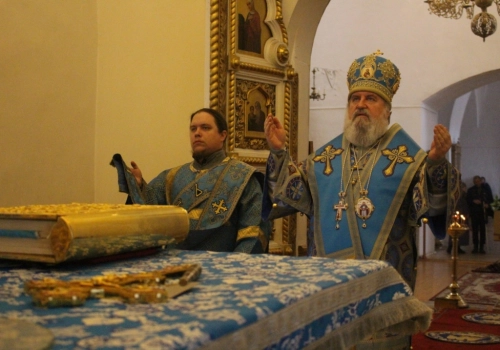 Божественная Литургия в день Похвалы Пресвятой Богородицы