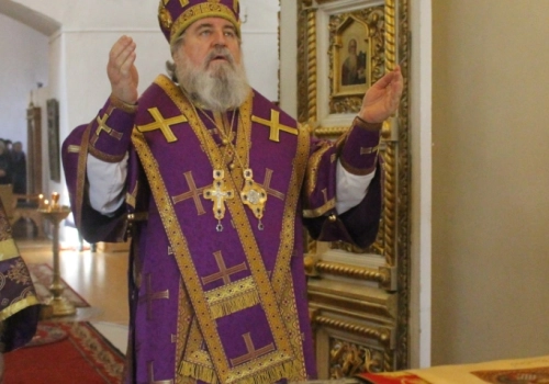 В Неделю 5-ю Великого поста правящий архиерей совершил Божественную Литургию в Свято-Троицком кафедральном соборе города Вязьмы