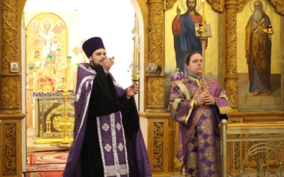 служение епископа Сергия накануне Недели Крестопоклонной