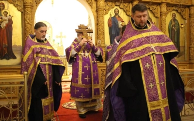 служение епископа Сергия накануне Недели Крестопоклонной