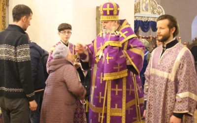 служение епископа Сергия накануне Недели Крестопоклонной