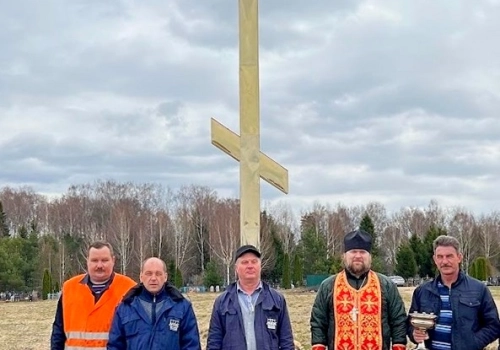 На Кармановском кладбище установлен обновленный Поклонный крест