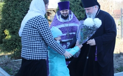 служение Епископа Сергия в третью Неделю Великого поста, Крестопоклонную