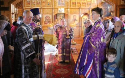 служение Епископа Сергия в третью Неделю Великого поста, Крестопоклонную