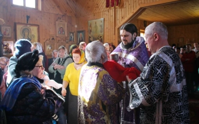 служение Епископа Сергия в третью Неделю Великого поста, Крестопоклонную
