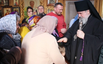 служение Епископа Сергия в третью Неделю Великого поста, Крестопоклонную