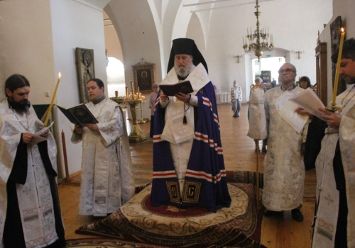 Накануне Троицкой родительской субботы епископ Вяземский и Гагаринский Сергий совершил Парастас в Свято-Троицком кафедральном соборе города Вязьмы