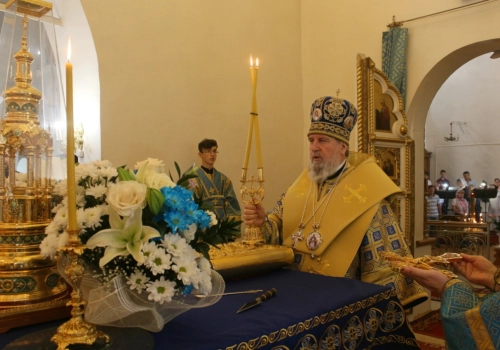Епископ Вяземский и Гагаринский Сергий возглавил Божественную литургию в праздник Успения Пресвятой Богородицы