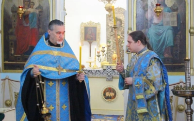 Епископ Сергий совершил утреню с чтением акафиста Пресвятой Богородице