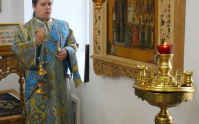 Епископ Сергий совершил утреню с чтением акафиста Пресвятой Богородице