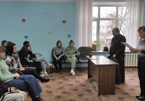 Священник провел встречу со студентами медколледжа