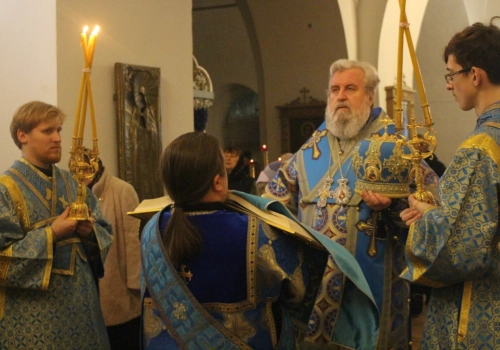 Епископ Вяземский и Гагаринский Сергий возглавил Всенощное бдение накануне двунадесятого праздника Введения во храм Пресвятой Богородицы