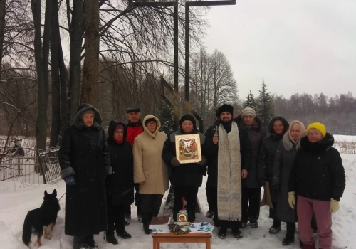 Освящение креста на месте разрушенного храма в честь Рождества Пресвятой Богородицы и свв. Адриана и Наталии