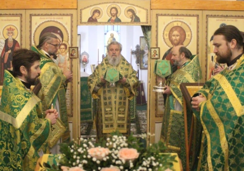 Епископ Вяземский и Гагаринский Сергий возглавил служение праздничной Божественной литургии в возрождаемом Спасо-Аркадиевском женском монастыре города Вязьмы