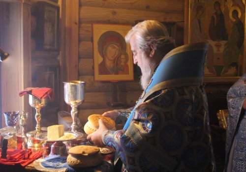 Епископ Вяземский и Гагаринский Сергий возглавил служение Божественной литургии в храме иконы Божией Матери «Отрада и Утешение» п.Вадино