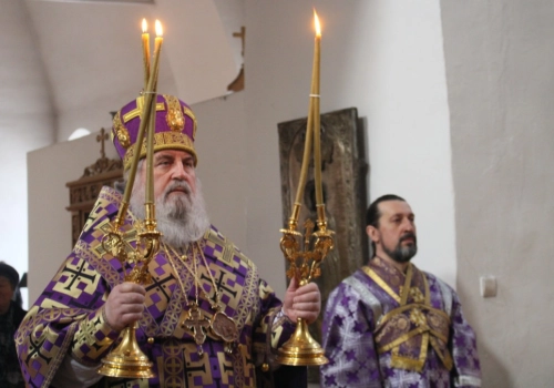 Епископ Вяземский и Гагаринский Сергий совершил Литургию Преждеосвященных Даров в Свято-Троицком кафедральном соборе г. Вязьмы