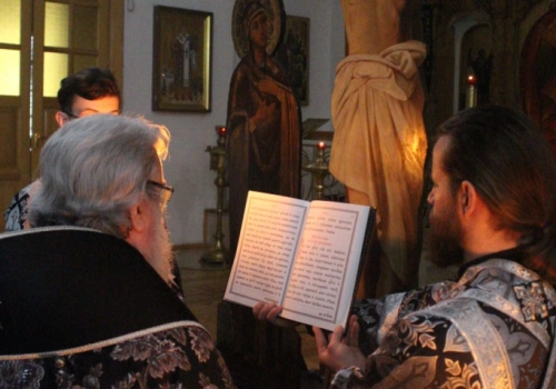 Епископ Вяземский и Гагаринский Сергий возглавил Пассию в пятую Неделю Великого поста