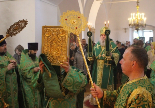 В Вербное воскресение епископ Сергий совершил Божественную Литургию в Свято-Троицком кафедральном соборе города Вязьмы
