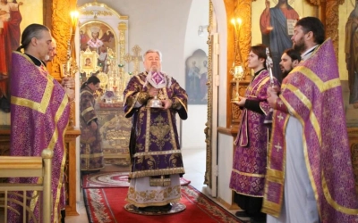 служение Епископа Сергия в Великий четверг